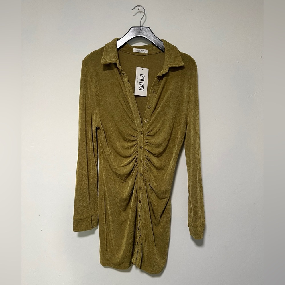 Button down shirt dress with shirred waist dress in large in celadon green.